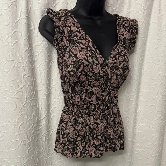 Old Navy Black and Pink Floral Sleeveless Blouse women’s size large smocked back - Picture 1 of 7